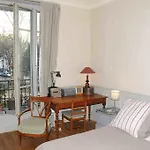 Studios Paris Apartments - Steinlen