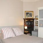 Studios Paris Apartments - Steinlen