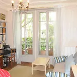 Studios Paris Apartments - Steinlen